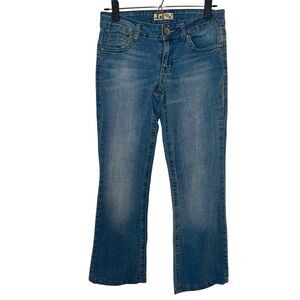 Women’s L.E.I. Retro Blue Wash “Ashley Low Rise Boot,” Stretch Jeans. Size 5.